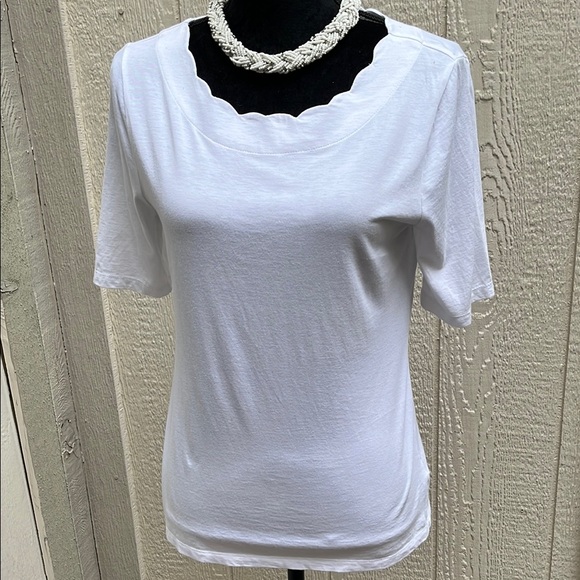 TALBOTS Elegant White Scalloped Neck Women's Top, 100% cotton, made in Vietnam - Picture 1 of 5
